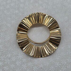 Gold-Tone Vintage Jeri-Lou Hinged Scarf Clip With Fluted Design 1.75"